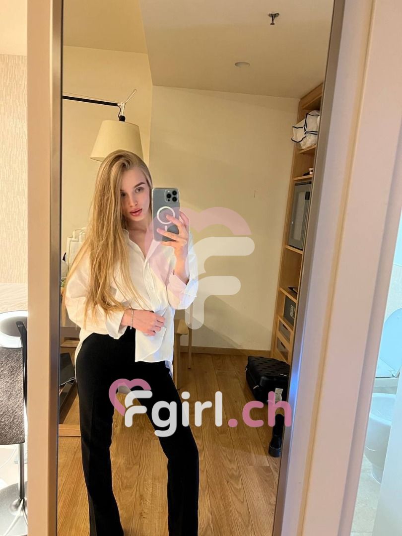 Darina Sexe torride à Genève Belle blonde