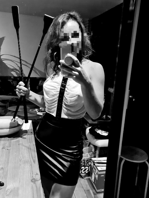 Mistress Nicky Dominatrix in Geneva is looking for her slave 